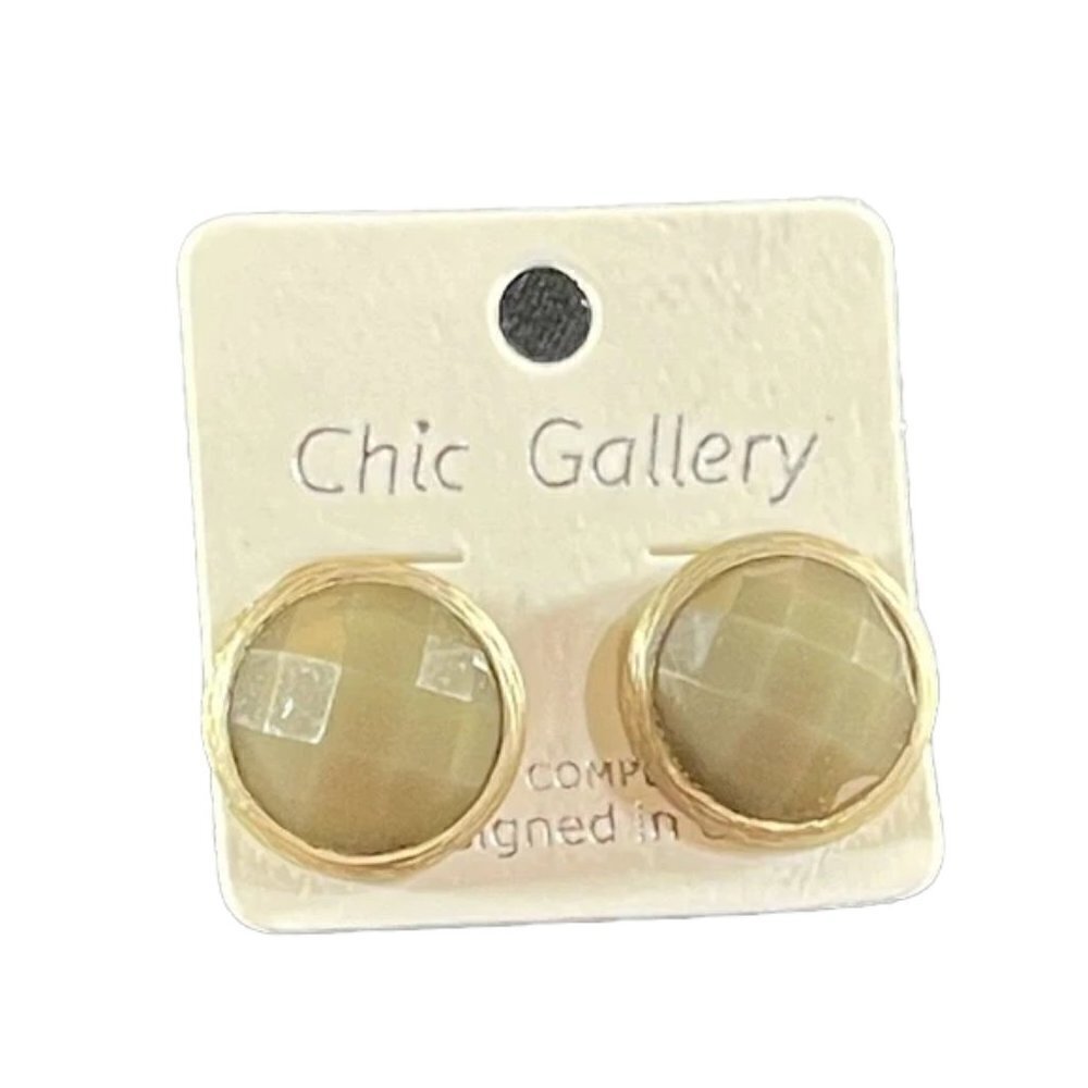 👋 3/$15 Stud Earrings Gold tone and olive green